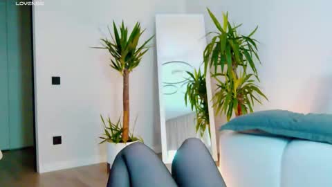 Miss V online show from February 25, 5:55 am