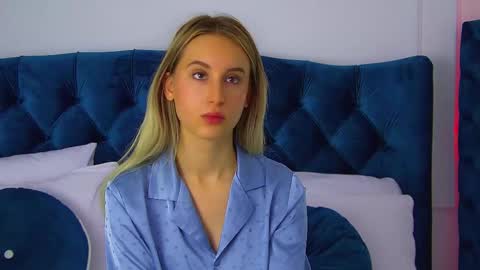 Snapshot of victoriahopson chatting on September 22, 7:34 am Victoria online show from September 22, 7:34 am
