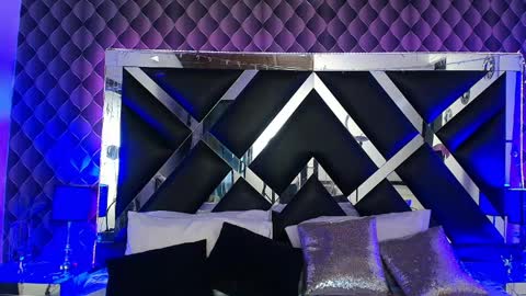 victtoria lee online show from April 4, 7:10 pm