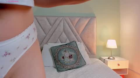 Snapshot of viictoria_becker chatting on September 11, 11:22 am Victoria online show from September 11, 11:22 am