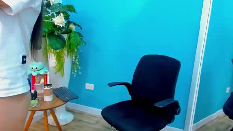 viictoriiasaenz online show from March 2, 4:50 am