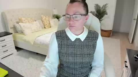 Ukrainian-woman online show from May 15, 11:40 am