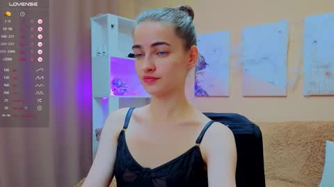 vikiberry online show from November 22, 11:19 am