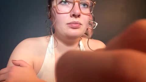 vikingandvixen44 online show from October 21, 12:27 am