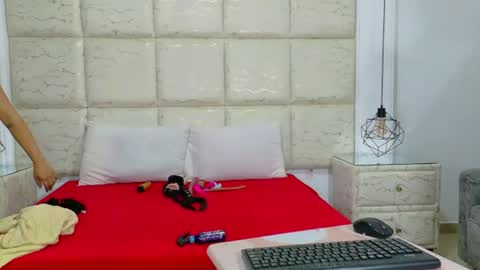 Snapshot of vikitomson chatting on March 3, 1:45 pm vikiTomson online show from March 3, 1:45 pm