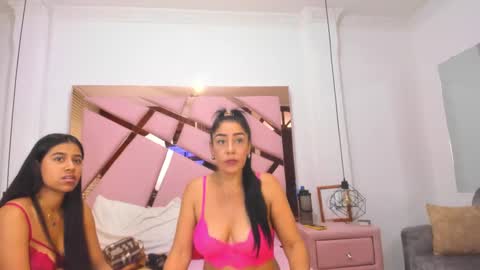 Snapshot of vikitomson chatting on February 3, 5:14 pm vikiTomson online show from February 3, 5:14 pm