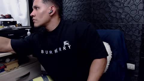 Snapshot of viktorherrera chatting on February 11, 1:31 am Viktor Herrera online show from February 11, 1:31 am