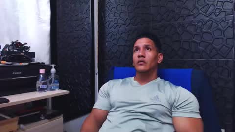 Snapshot of viktorherrera chatting on September 12, 7:05 pm Viktor Herrera online show from September 12, 7:05 pm