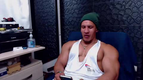 Snapshot of viktorherrera chatting on February 12, 3:40 am Viktor Herrera online show from February 12, 3:40 am