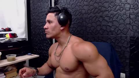 Snapshot of viktorherrera chatting on February 25, 5:40 pm Viktor Herrera online show from February 25, 5:40 pm