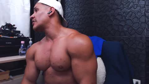 Snapshot of viktorherrera chatting on September 9, 5:46 pm Viktor Herrera online show from September 9, 5:46 pm
