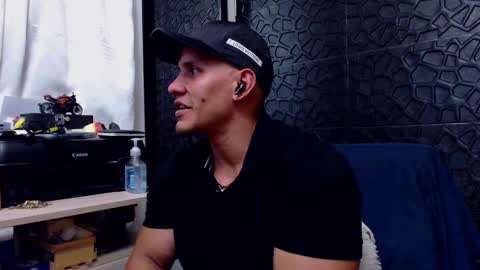 Snapshot of viktorherrera chatting on March 8, 11:28 pm Viktor Herrera online show from March 8, 11:28 pm