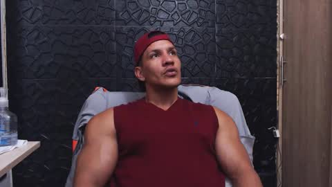 Snapshot of viktorherrera chatting on October 17, 5:17 pm Viktor Herrera online show from October 17, 5:17 pm