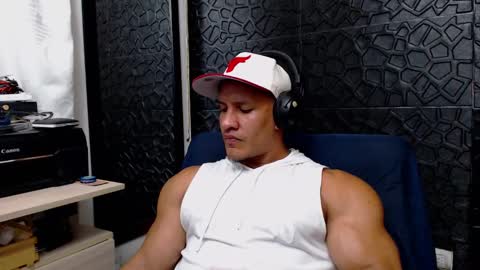 Snapshot of viktorherrera chatting on February 28, 12:43 am Viktor Herrera online show from February 28, 12:43 am