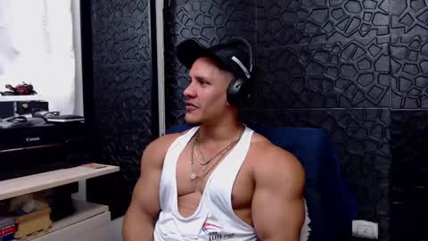 Snapshot of viktorherrera chatting on March 4, 7:11 pm Viktor Herrera online show from March 4, 7:11 pm