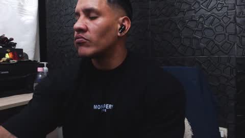 Snapshot of viktorherrera chatting on October 1, 4:00 am Viktor Herrera online show from October 1, 4:00 am