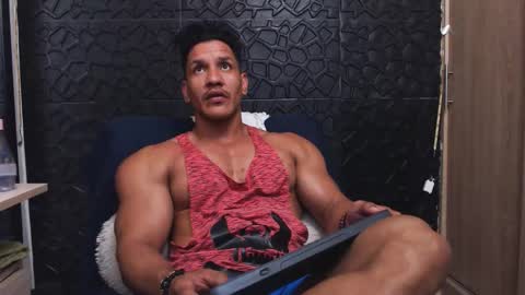 Snapshot of viktorherrera chatting on October 8, 6:36 pm Viktor Herrera online show from October 8, 6:36 pm