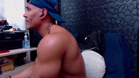 Snapshot of viktorherrera chatting on March 9, 6:21 pm Viktor Herrera online show from March 9, 6:21 pm