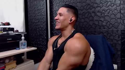 Snapshot of viktorherrera chatting on February 14, 6:40 pm Viktor Herrera online show from February 14, 6:40 pm