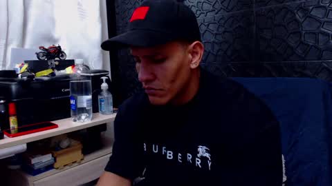 Snapshot of viktorherrera chatting on March 8, 1:17 am Viktor Herrera online show from March 8, 1:17 am