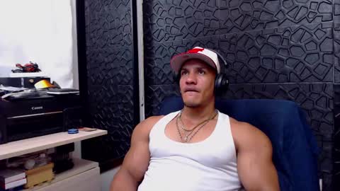 Snapshot of viktorherrera chatting on February 24, 7:19 pm Viktor Herrera online show from February 24, 7:19 pm