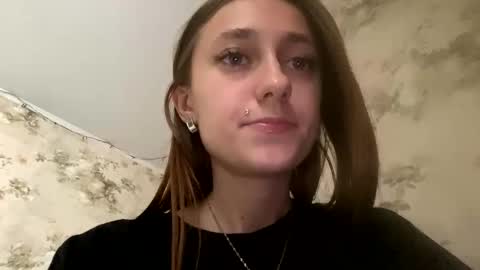 Snapshot of viktoria9898 chatting on December 2, 9:09 am Sweett online show from December 2, 9:09 am
