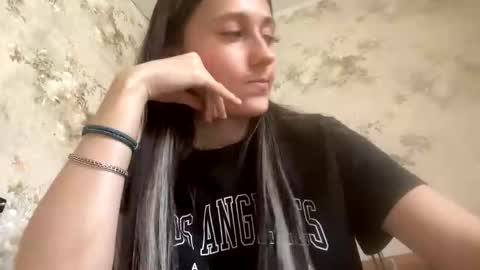 Snapshot of viktoria9898 chatting on September 30, 11:21 am Sweett online show from September 30, 11:21 am