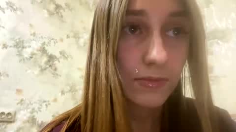 Snapshot of viktoria9898 chatting on February 4, 12:29 am Sweett online show from February 4, 12:29 am