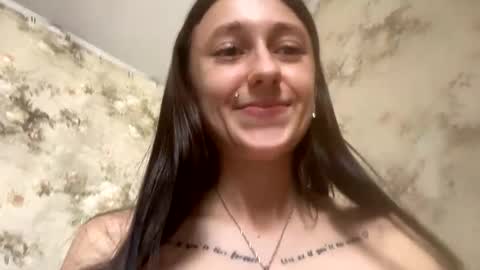 Snapshot of viktoria9898 chatting on October 9, 10:32 am Sweett online show from October 9, 10:32 am
