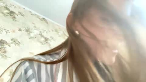 Snapshot of viktoria9898 chatting on December 13, 10:08 am Sweett online show from December 13, 10:08 am