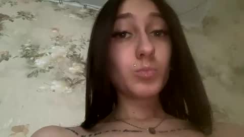 Snapshot of viktoria9898 chatting on February 13, 1:37 pm Sweett online show from February 13, 1:37 pm