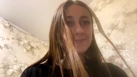Snapshot of viktoria9898 chatting on December 4, 4:59 am Sweett online show from December 4, 4:59 am