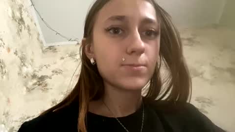 Snapshot of viktoria9898 chatting on December 4, 8:06 am Sweett online show from December 4, 8:06 am