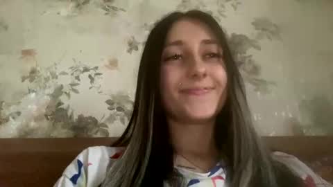 Snapshot of viktoria9898 chatting on September 25, 12:12 pm Sweett online show from September 25, 12:12 pm