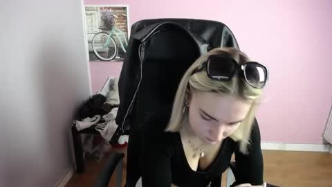 viktoria_lovely online show from April 28, 5:34 am