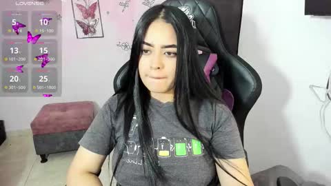 Snapshot of vio_let_ chatting on October 18, 2:16 am Daniela online show from October 18, 2:16 am