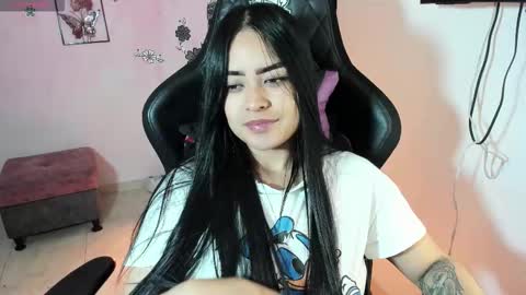 Snapshot of vio_let_ chatting on October 19, 7:46 am Daniela online show from October 19, 7:46 am