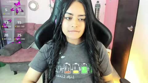 Snapshot of vio_let_ chatting on October 8, 7:58 am Daniela online show from October 8, 7:58 am