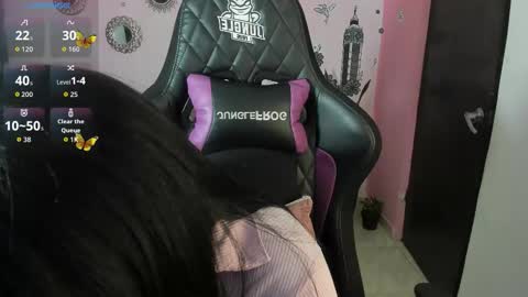 Snapshot of vio_let_ chatting on October 7, 7:48 am Daniela online show from October 7, 7:48 am