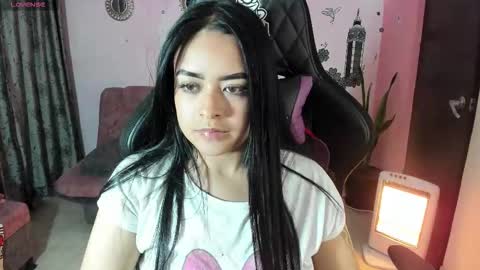 Snapshot of vio_let_ chatting on September 27, 8:12 am Daniela online show from September 27, 8:12 am
