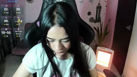 Snapshot of vio_let_ chatting on September 28, 8:23 am Daniela online show from September 28, 8:23 am