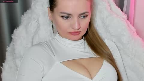 Snapshot of viola_1 chatting on October 9, 5:51 pm Funny girl online show from October 9, 5:51 pm