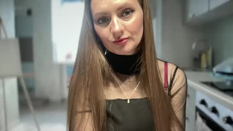 Snapshot of viola_1 chatting on March 5, 10:44 am Funny girl online show from March 5, 10:44 am