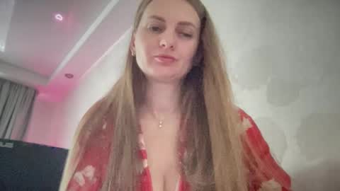 Snapshot of viola_1 chatting on September 21, 9:57 am Funny girl online show from September 21, 9:57 am