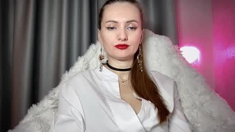 Snapshot of viola_1 chatting on October 19, 11:31 pm Funny girl online show from October 19, 11:31 pm