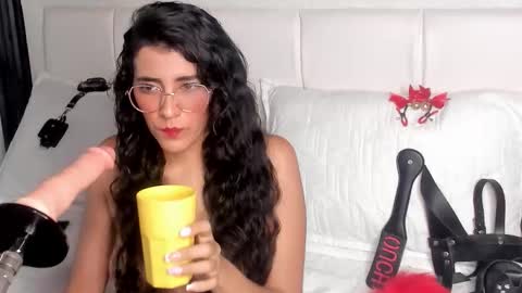 Snapshot of violet_bdsm chatting on October 18, 7:18 pm Violet online show from October 18, 7:18 pm
