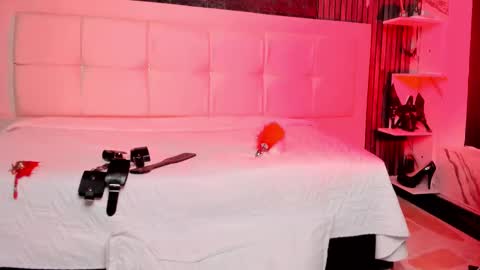 Snapshot of violet_bdsm chatting on October 16, 5:56 pm Violet online show from October 16, 5:56 pm