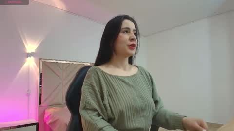Snapshot of violet_tay1 chatting on October 4, 10:35 am violet_tay1 online show from October 4, 10:35 am