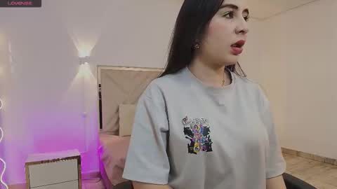 Snapshot of violet_tay1 chatting on October 19, 11:37 am violet_tay1 online show from October 19, 11:37 am