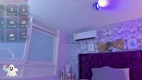 Snapshot of violeta_medina chatting on February 19, 2:12 am violeta_medina online show from February 19, 2:12 am